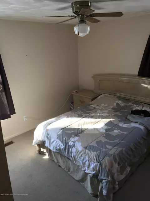 1724 E Stoll Rd, Lansing, MI 48906 photo 9