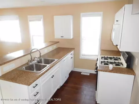409 E Williams St, Owosso, MI 48867 photo 2