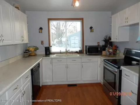 332 E First St, Perry, MI 48872 photo 6