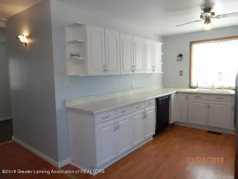 332 E First St, Perry, MI 48872 photo 4