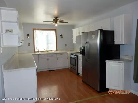332 E First St, Perry, MI 48872 photo 3