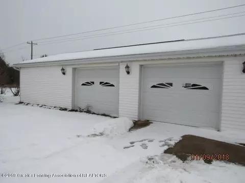 2775 Gale Rd, Eaton Rapids, MI 48827 photo 2