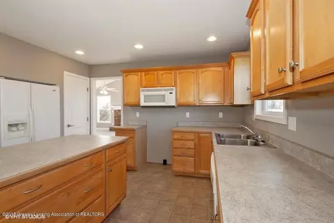 11370 W Howe, Eagle, MI 48822 photo 2