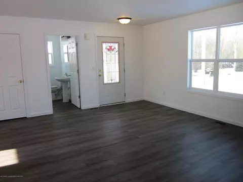 2110 Wayne St, Lansing, MI 48910 photo 4
