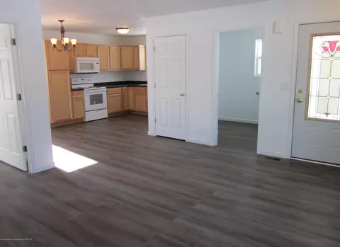 2110 Wayne St, Lansing, MI 48910 photo 5