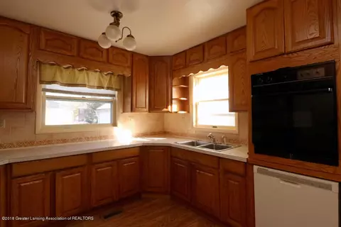 920 Pendleton Dr, Lansing, MI 48917 photo 5