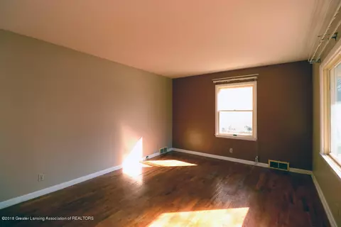 920 Pendleton Dr, Lansing, MI 48917 photo 3