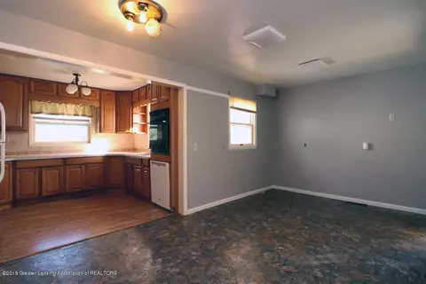 920 Pendleton Dr, Lansing, MI 48917 photo 4