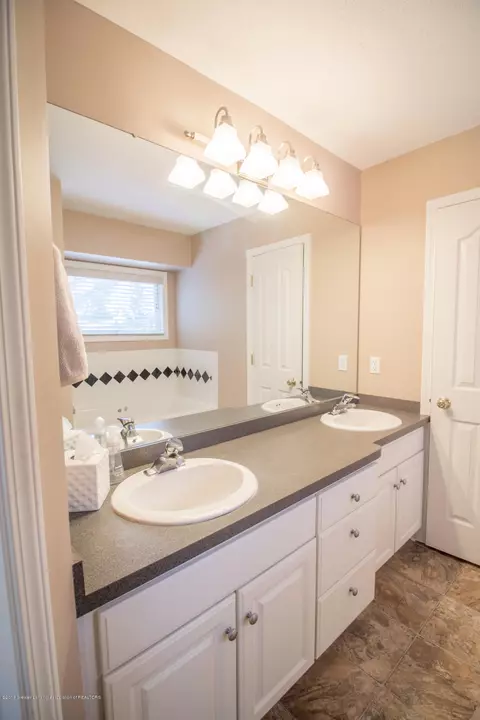1586 Picadilly Dr, Haslett, MI 48840 photo 23