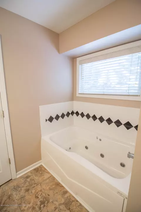 1586 Picadilly Dr, Haslett, MI 48840 photo 24