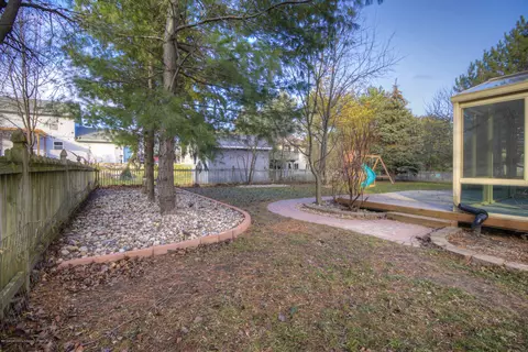 1584 Downing St, Haslett, MI 48840 photo 2