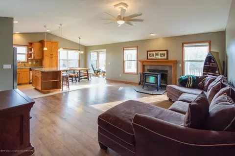 11382 Risner Ln, Eaton Rapids, MI 48827 photo 2