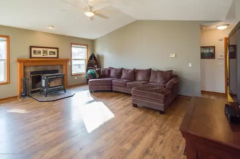 11382 Risner Ln, Eaton Rapids, MI 48827 photo 3