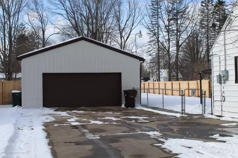 6314 Cooper Rd, Lansing, MI 48911 photo 2