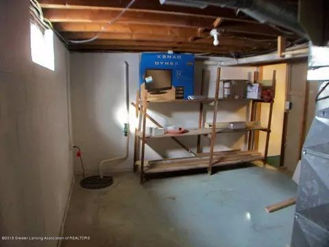 711 E Willard Ave, Lansing, MI 48910 photo 22
