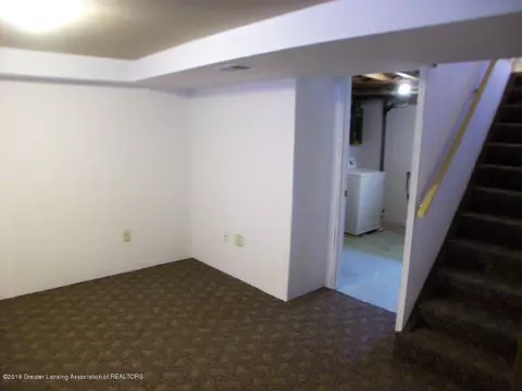 711 E Willard Ave, Lansing, MI 48910 photo 17