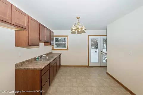 5010 Kessler Dr, Lansing, MI 48910 photo 2