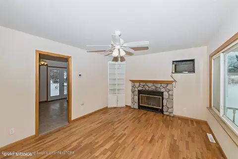 5010 Kessler Dr, Lansing, MI 48910 photo 4