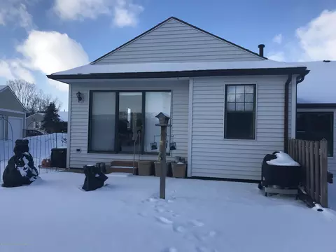 460 Red Cedar, Williamston, MI 48895 photo 2