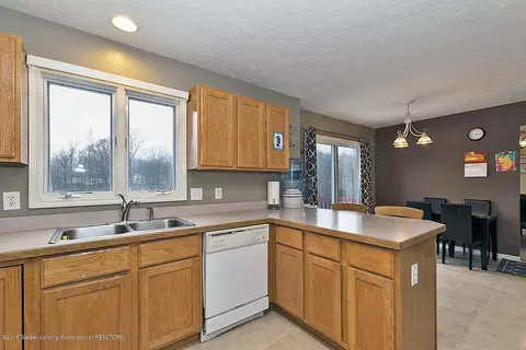 7218 Captiva Dr, Lansing, MI 48917 photo 11