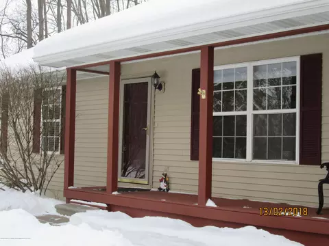 6129 Lansing Rd, Perry, MI 48872 photo 2