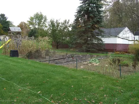 2536 Pine Tree Rd, Holt, MI 48842 photo 34