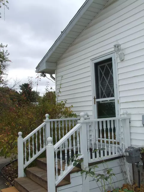 2536 Pine Tree Rd, Holt, MI 48842 photo 3