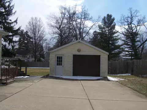 218 E Hamlin St, Eaton Rapids, MI 48827 photo 2
