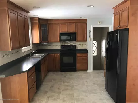 1713 E Stoll Rd, Lansing, MI 48906 photo 2