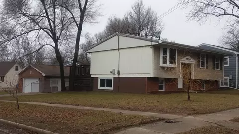 3309 Walker Rd, Lansing, MI 48906 photo 2