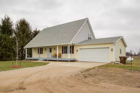 1747 E Townsend Rd, Saint Johns, MI 48879 photo 2