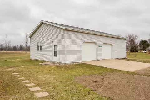 1747 E Townsend Rd, Saint Johns, MI 48879 photo 3