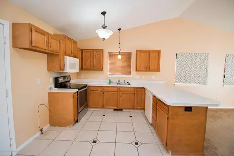 220 E Claremore Dr, Lansing, MI 48911 photo 4