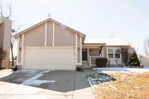 220 E Claremore Dr, Lansing, MI 48911 photo 1