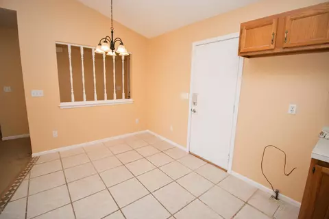 220 E Claremore Dr, Lansing, MI 48911 photo 3