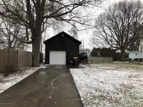 507 E Higham St, Saint Johns, MI 48879 photo 4