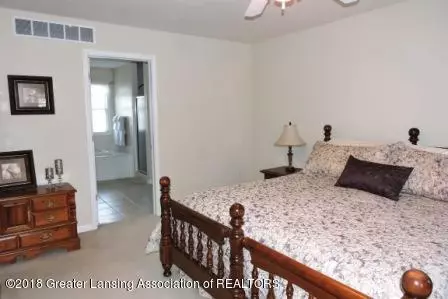 13102 Blaisdell Dr, Dewitt, MI 48820 photo 17