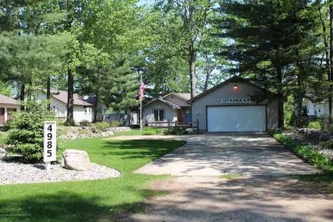 4985 Ruby Dr, Gladwin, MI 48624 photo 1