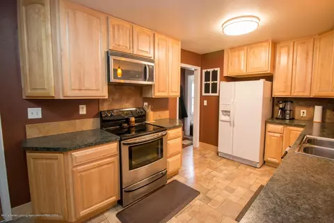 5642 Green Rd, Haslett, MI 48840 photo 9