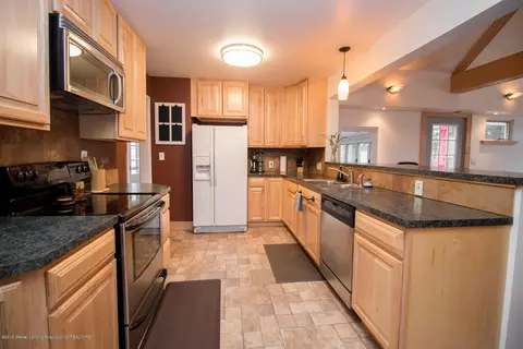 5642 Green Rd, Haslett, MI 48840 photo 7