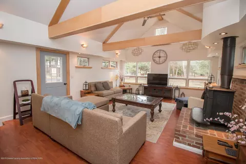 5642 Green Rd, Haslett, MI 48840 photo 2