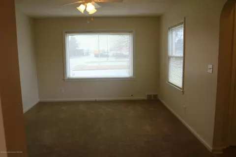 624 Iris Ave, Lansing, MI 48917 photo 3