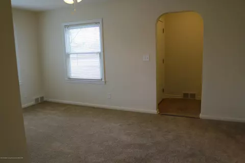 624 Iris Ave, Lansing, MI 48917 photo 2