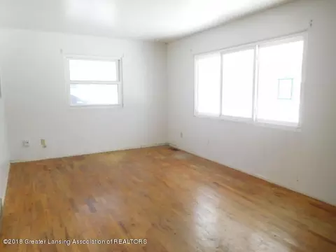 341 N Rogers St, Mason, MI 48854 photo 4