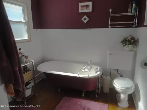 405 E Walker St, Saint Johns, MI 48879 photo 3