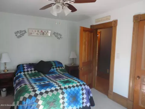 405 E Walker St, Saint Johns, MI 48879 photo 2