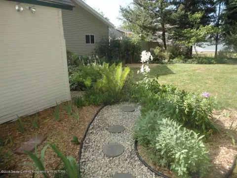 405 E Walker St, Saint Johns, MI 48879 photo 8