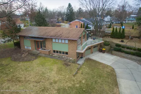 4909 Grandwoods Dr, Lansing, MI 48917 photo 2