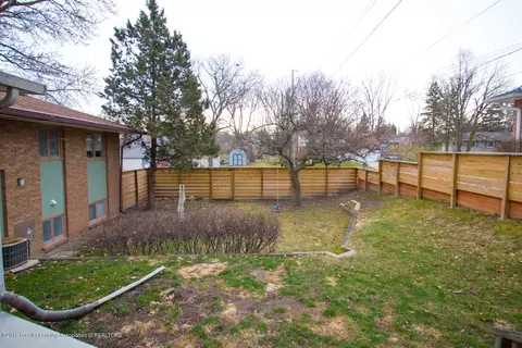 4909 Grandwoods Dr, Lansing, MI 48917 photo 9