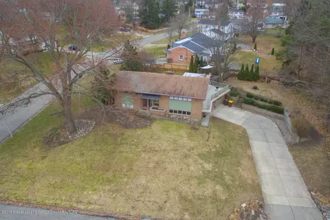 4909 Grandwoods Dr, Lansing, MI 48917 photo 3